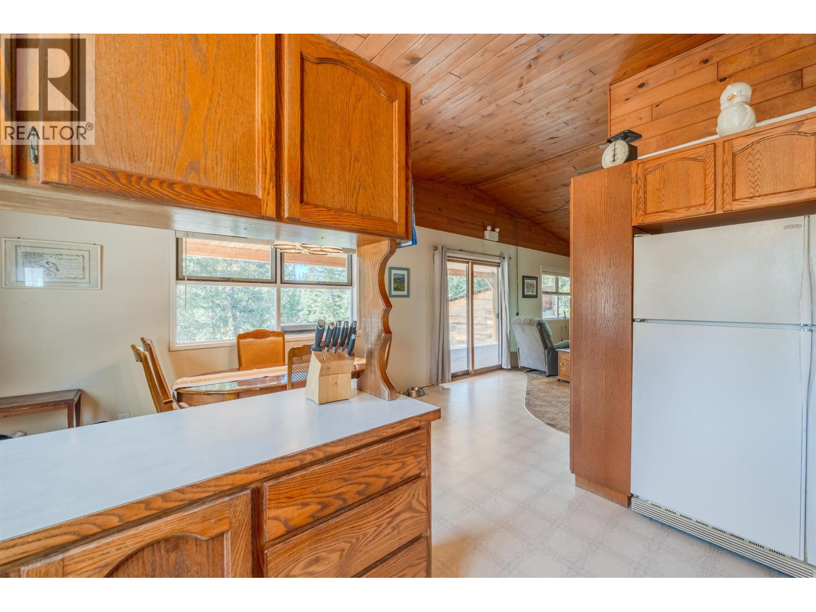 6784 BARNETT ROAD, 100 Mile House