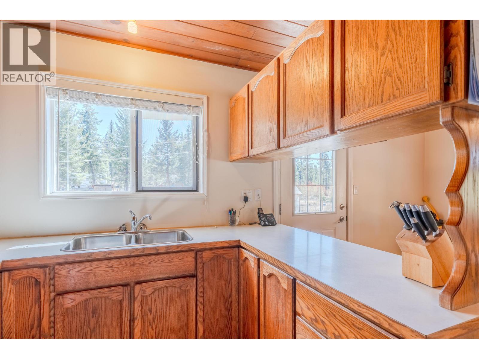 6784 BARNETT ROAD, 100 Mile House
