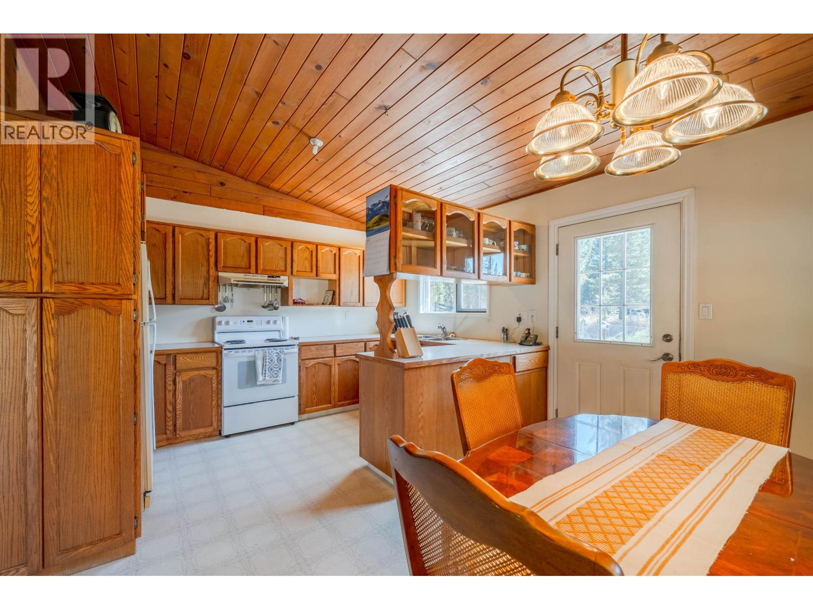 6784 BARNETT ROAD, 100 Mile House
