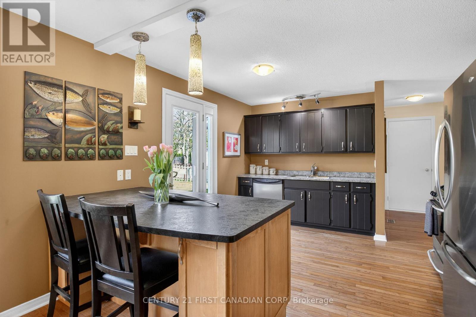 19 BARTLETT CRESCENT - 10
