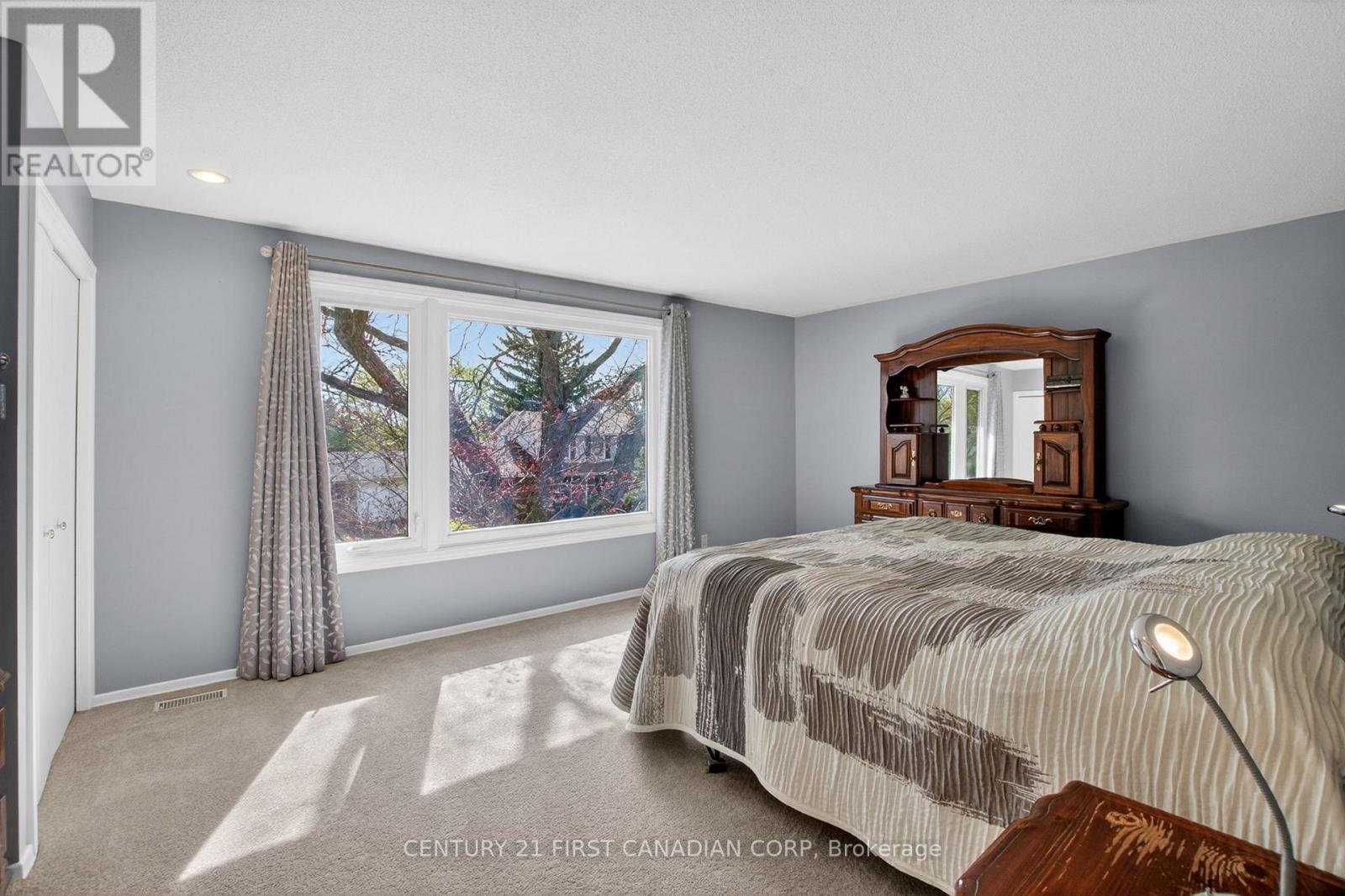 19 BARTLETT CRESCENT - 15
