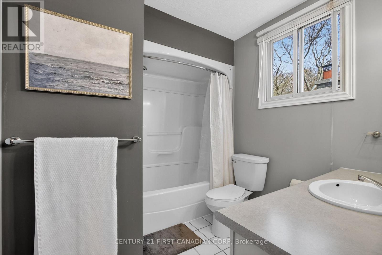 19 BARTLETT CRESCENT - 22
