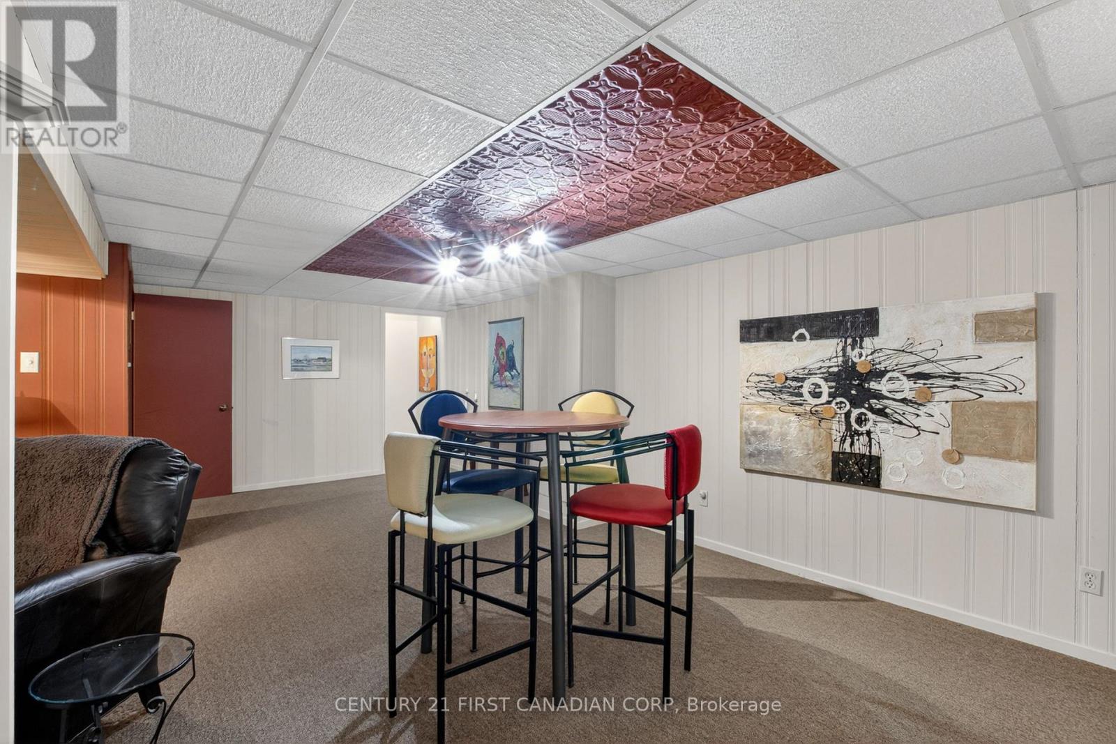 19 BARTLETT CRESCENT - 27