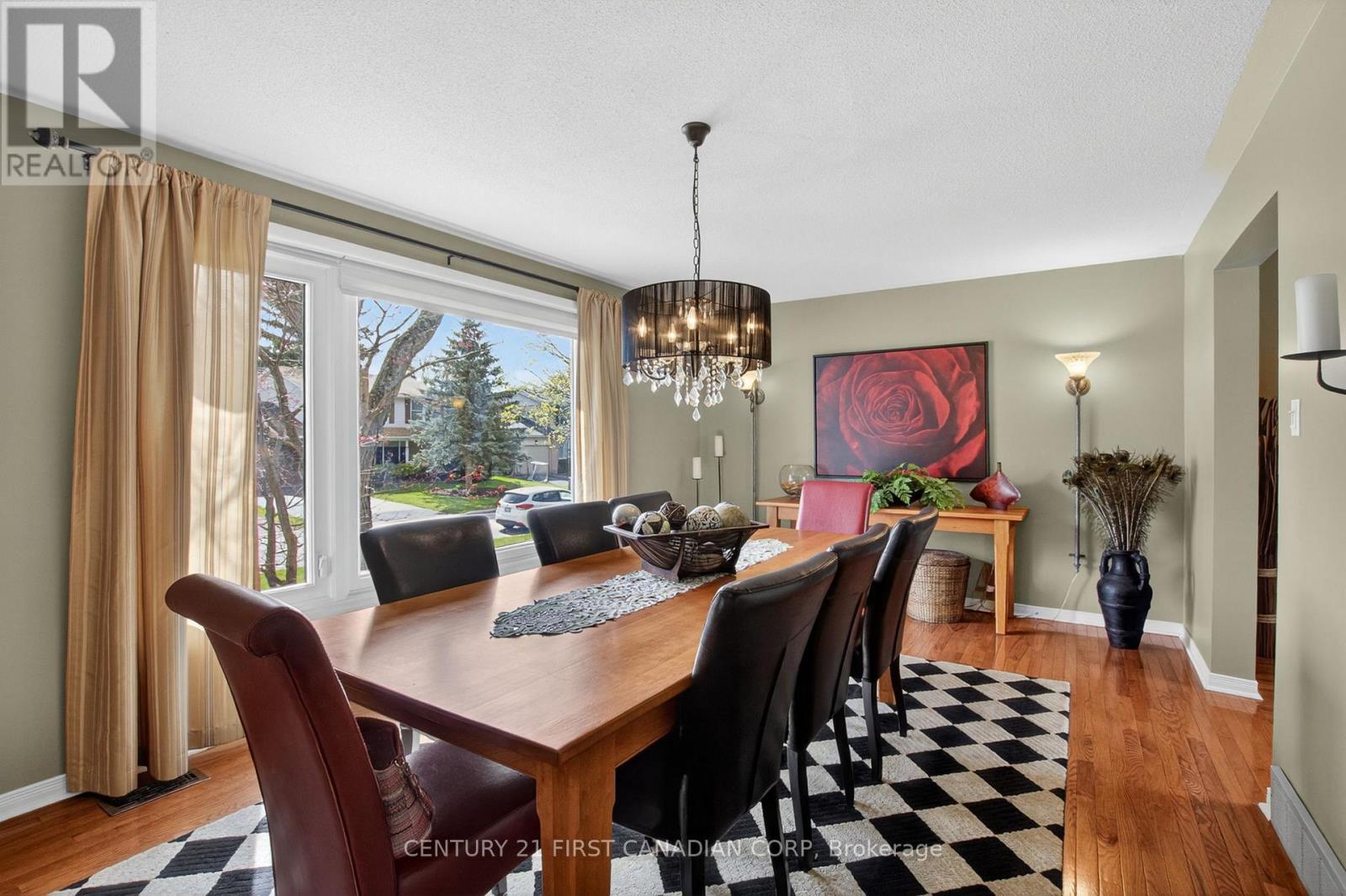 19 BARTLETT CRESCENT - 6