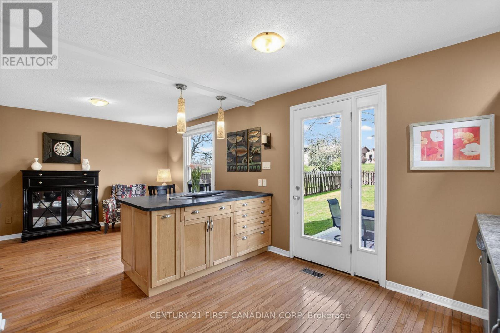 19 BARTLETT CRESCENT - 8