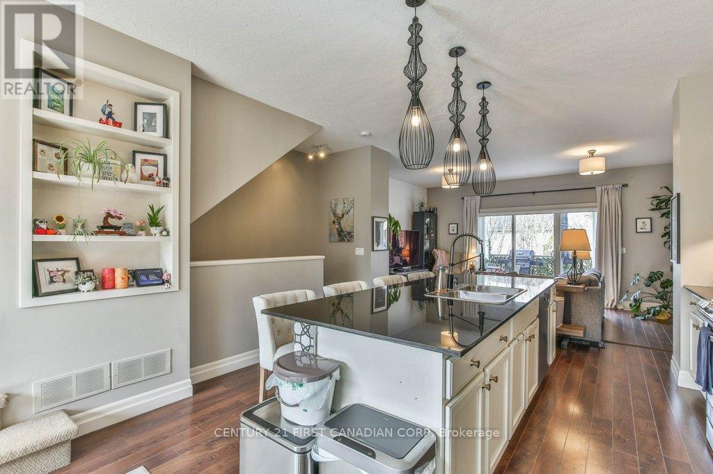 #10 1850 BEAVERBROOK AVENUE - 10