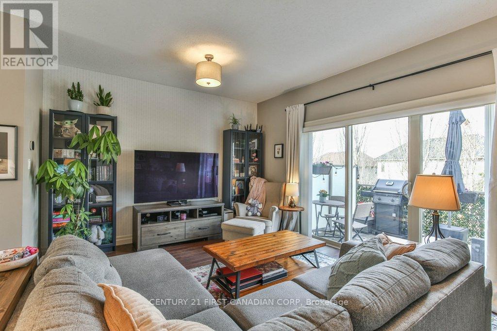 #10 1850 BEAVERBROOK AVENUE - 15