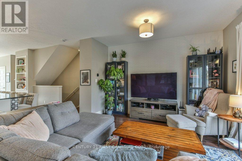 #10 1850 BEAVERBROOK AVENUE - 16