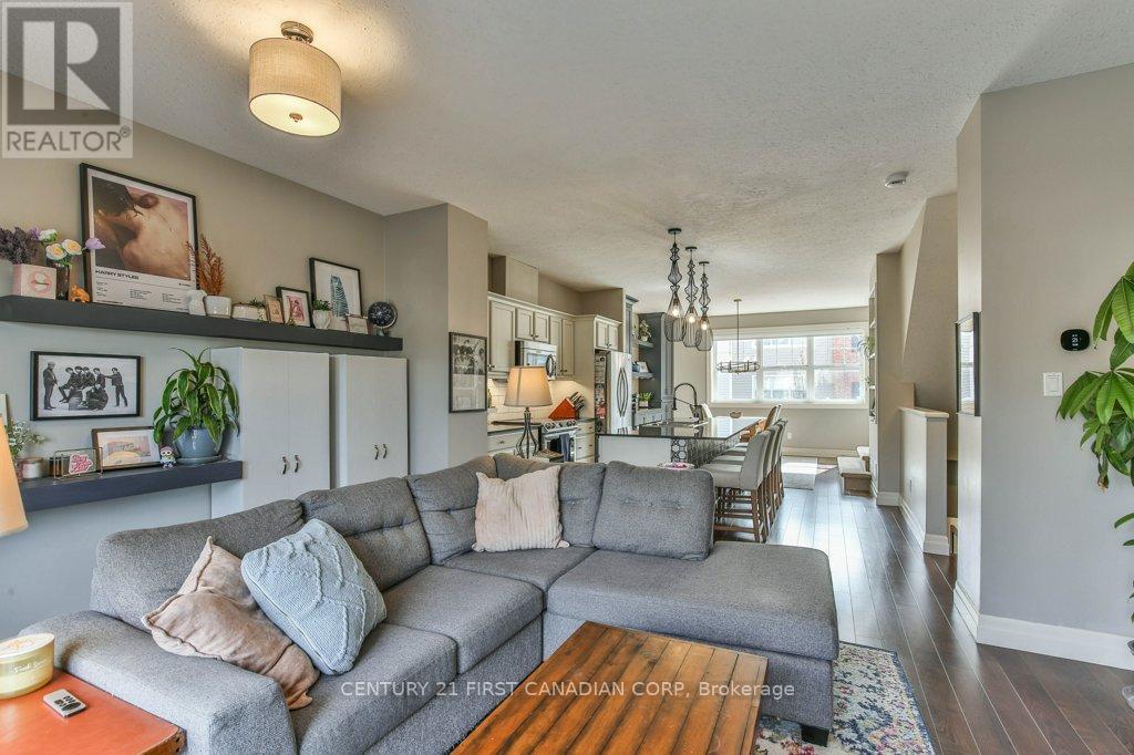 #10 1850 BEAVERBROOK AVENUE - 17