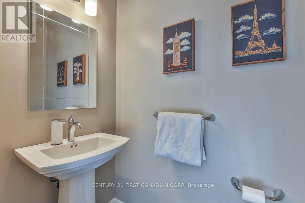 #10 1850 BEAVERBROOK AVENUE - 20