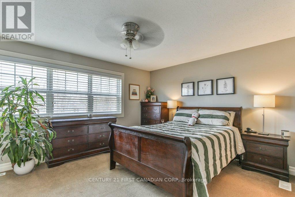 #10 1850 BEAVERBROOK AVENUE - 21