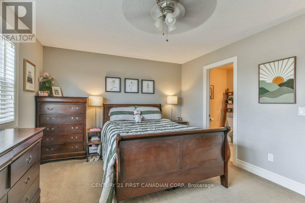 #10 1850 BEAVERBROOK AVENUE - 22