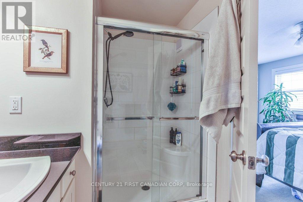 #10 1850 BEAVERBROOK AVENUE - 25