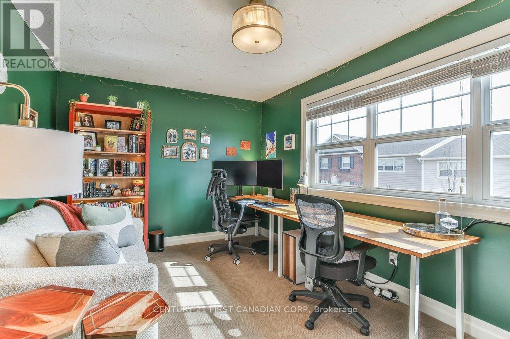 #10 1850 BEAVERBROOK AVENUE - 26
