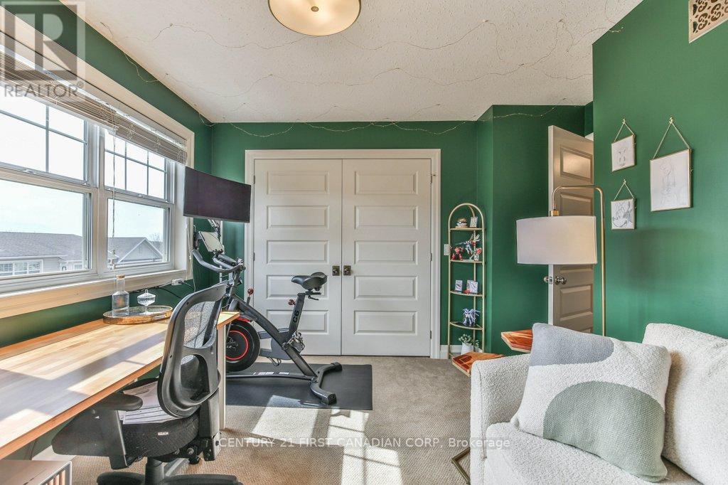 #10 1850 BEAVERBROOK AVENUE - 27