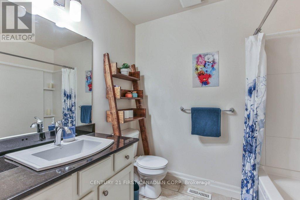 #10 1850 BEAVERBROOK AVENUE - 28