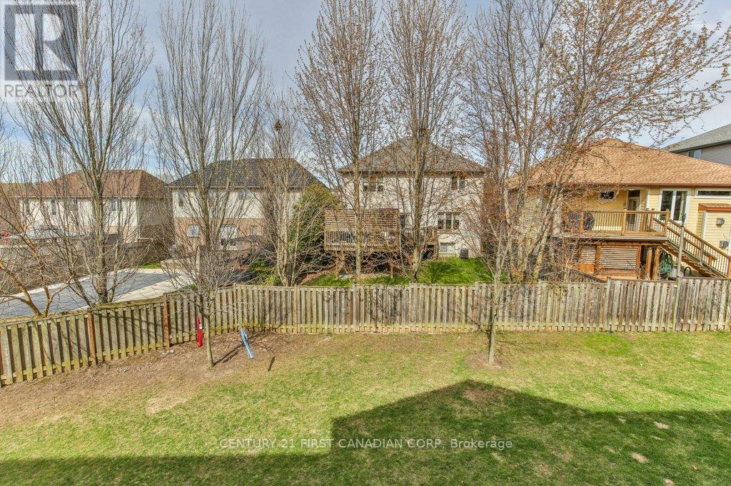 #10 1850 BEAVERBROOK AVENUE - 32