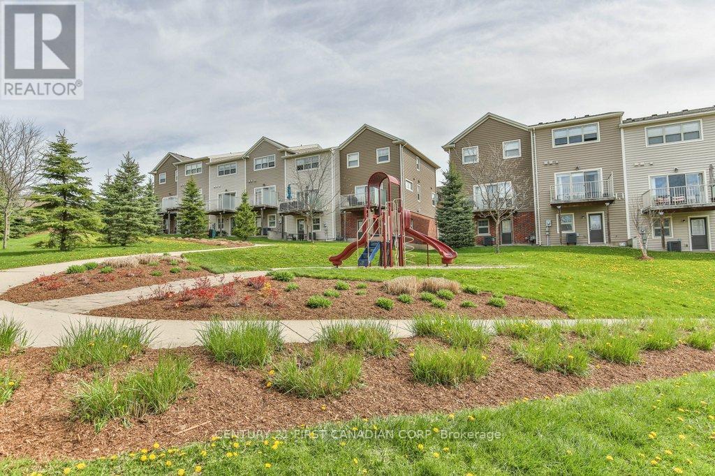 #10 1850 BEAVERBROOK AVENUE - 34