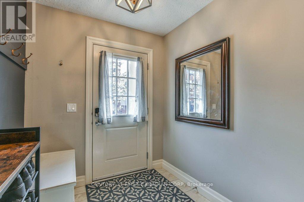 #10 1850 BEAVERBROOK AVENUE - 5