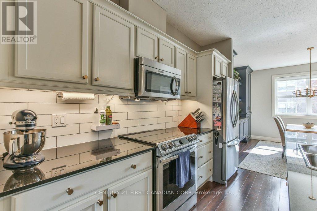 #10 1850 BEAVERBROOK AVENUE - 8