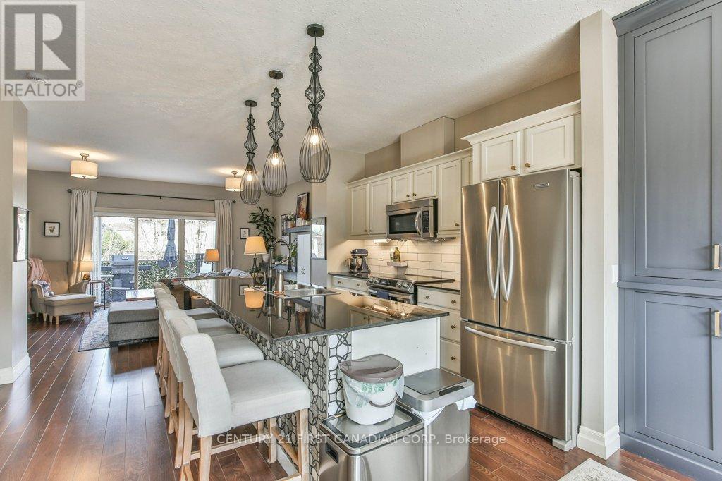 #10 1850 BEAVERBROOK AVENUE - 9
