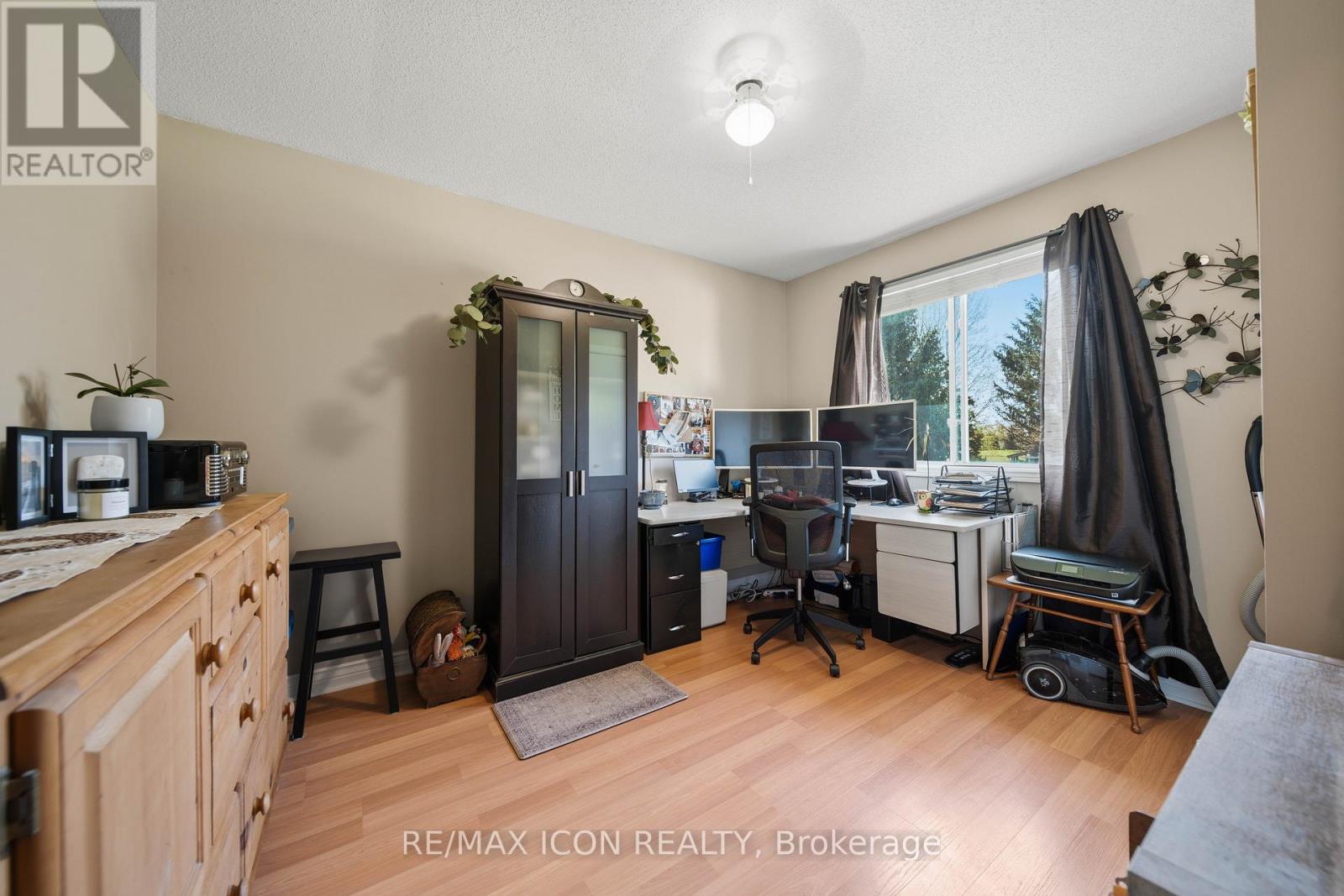 61 CARLETON COURT - 16