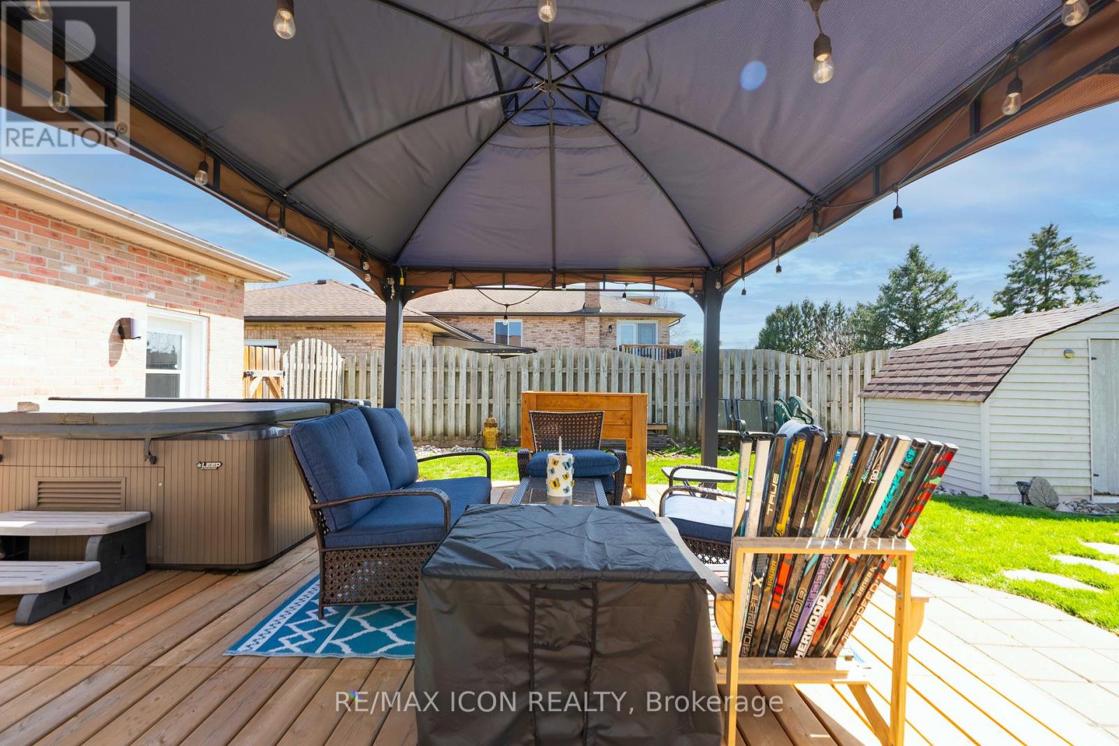 61 CARLETON COURT - 27