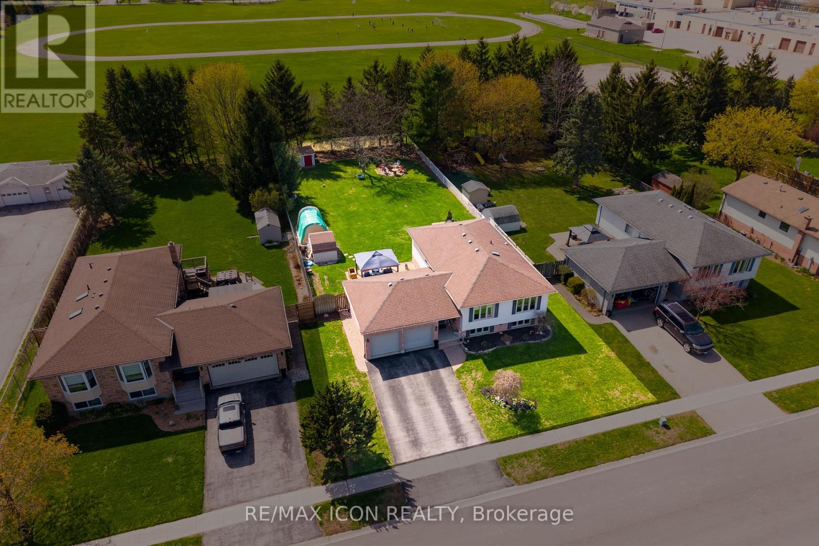61 CARLETON COURT - 33
