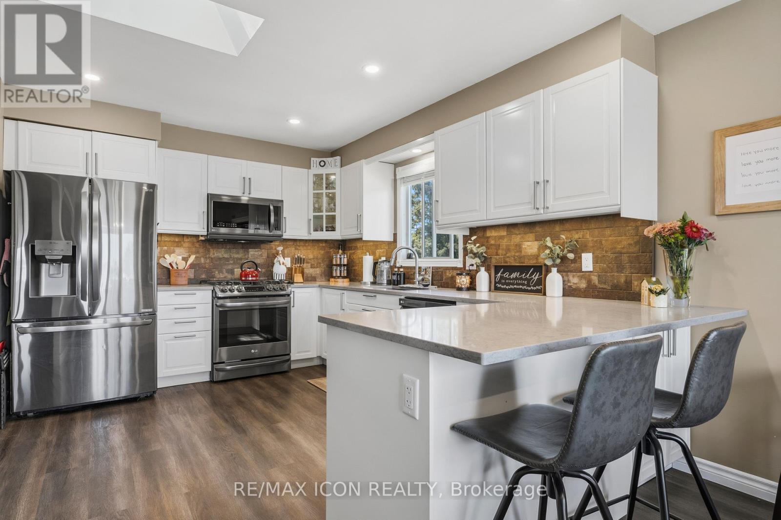 61 CARLETON COURT - 6