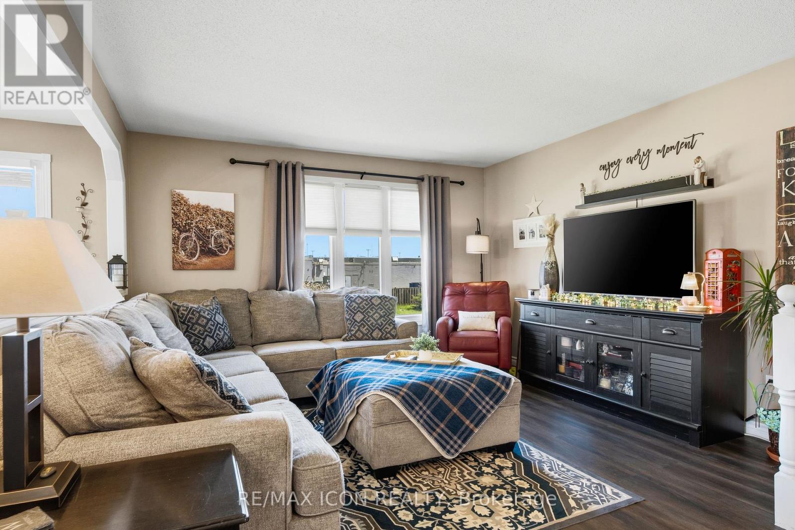 61 CARLETON COURT - 9