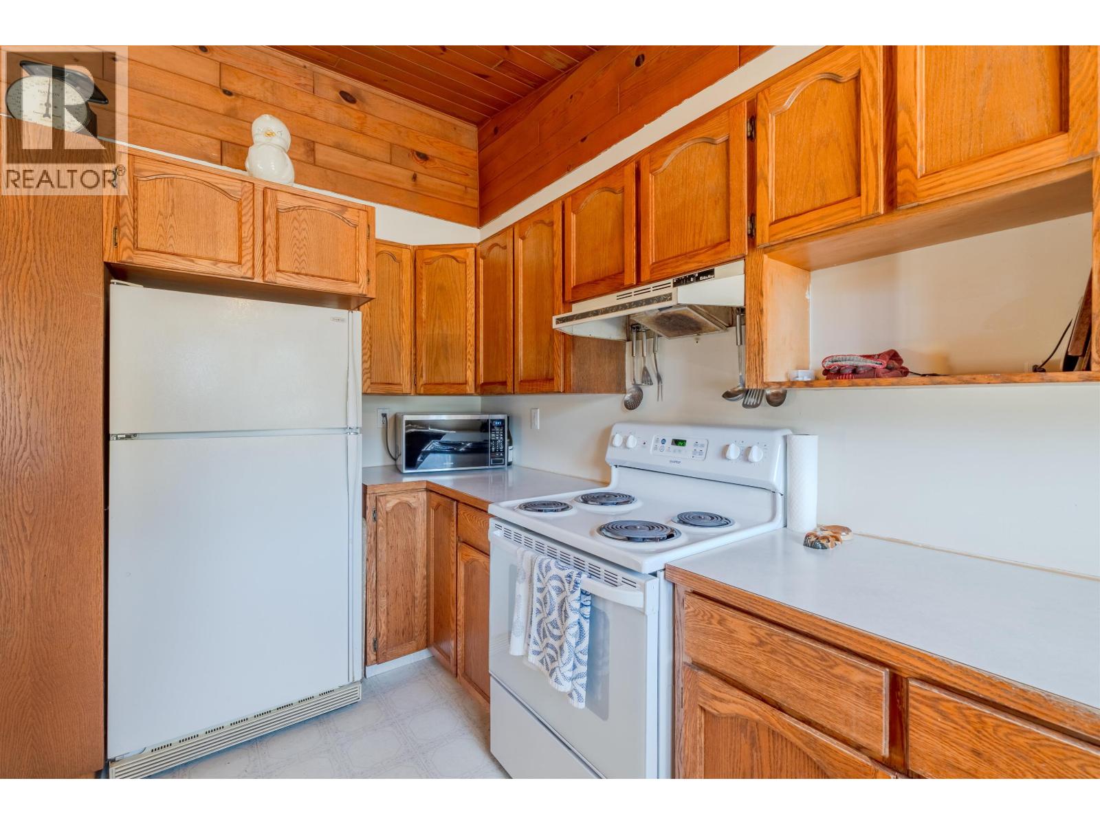 6784 BARNETT ROAD, 100 Mile House