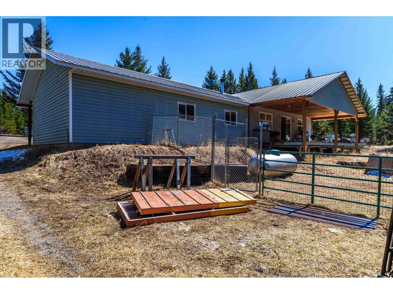 6784 BARNETT ROAD, 100 Mile House