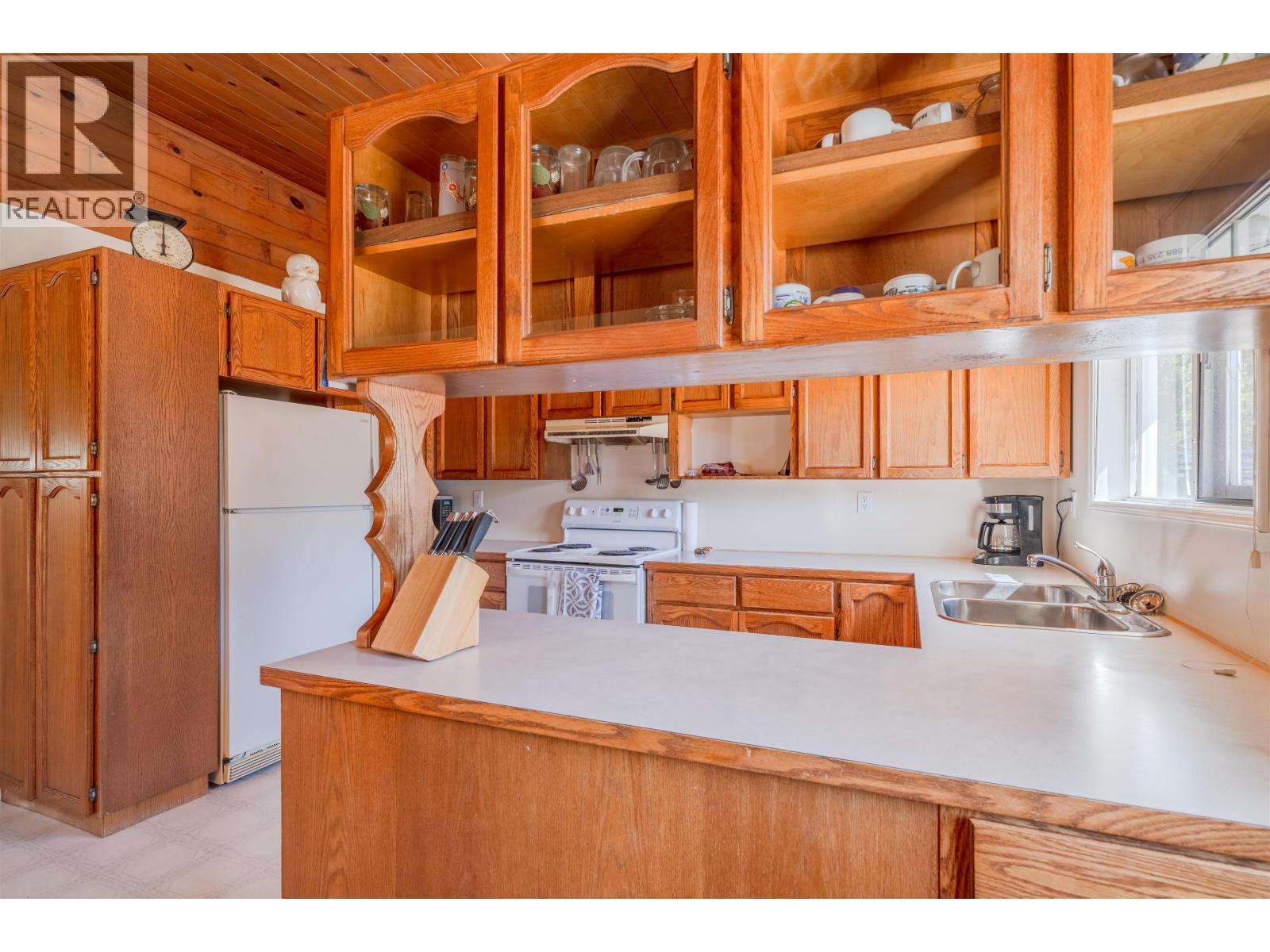 6784 BARNETT ROAD, 100 Mile House