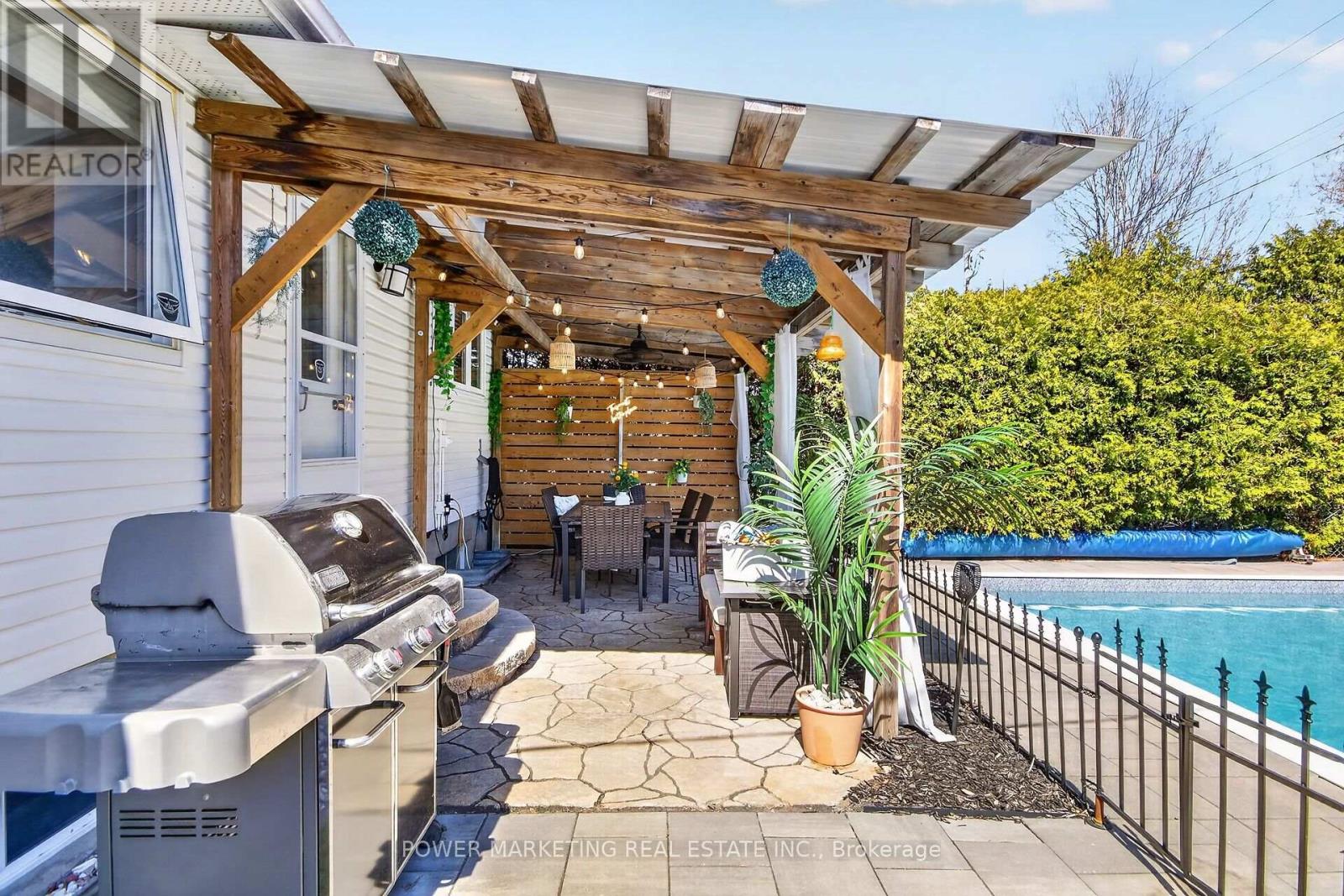 3269 CLEARWATER CRESCENT - 40