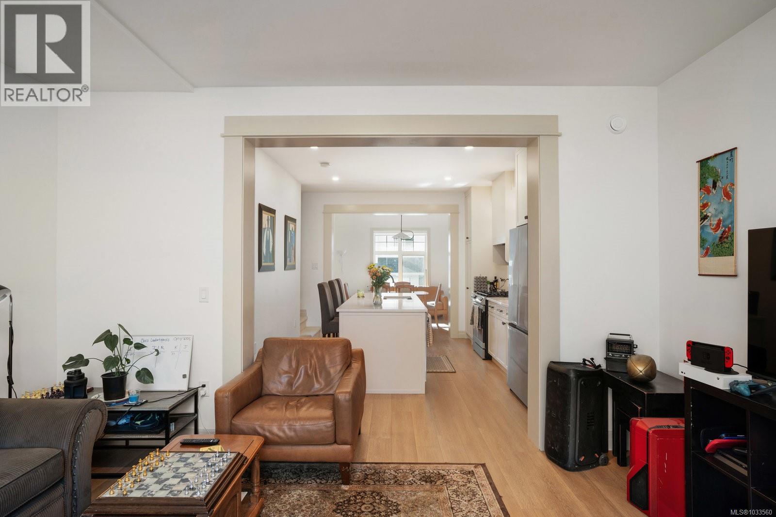 #3 3092 Washington Ave - 10