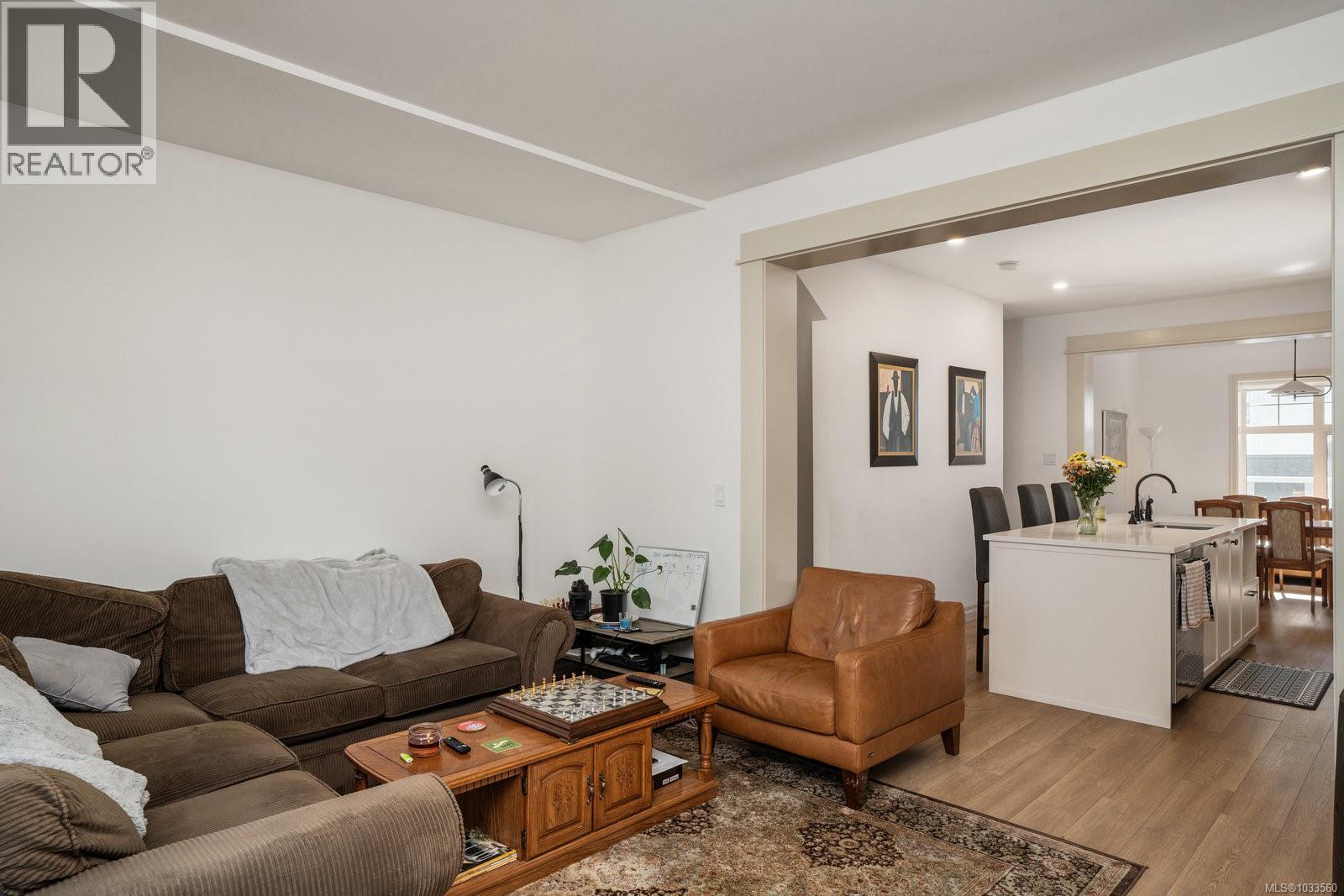 #3 3092 Washington Ave - 11