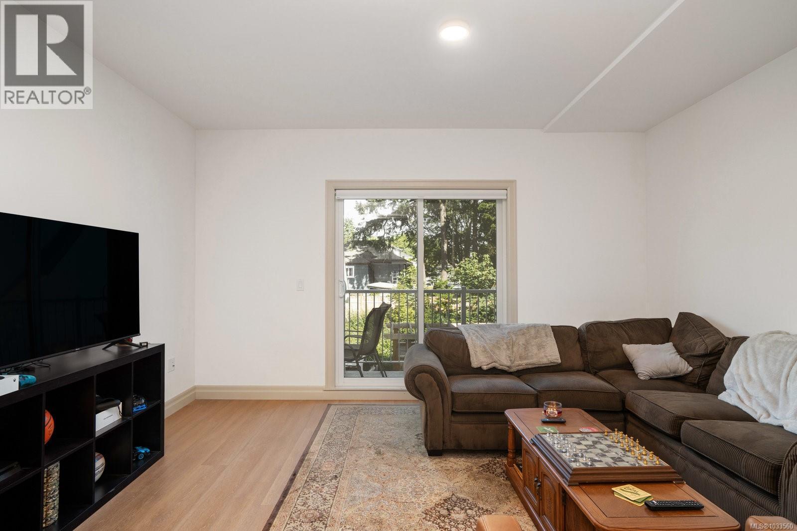 #3 3092 Washington Ave - 12