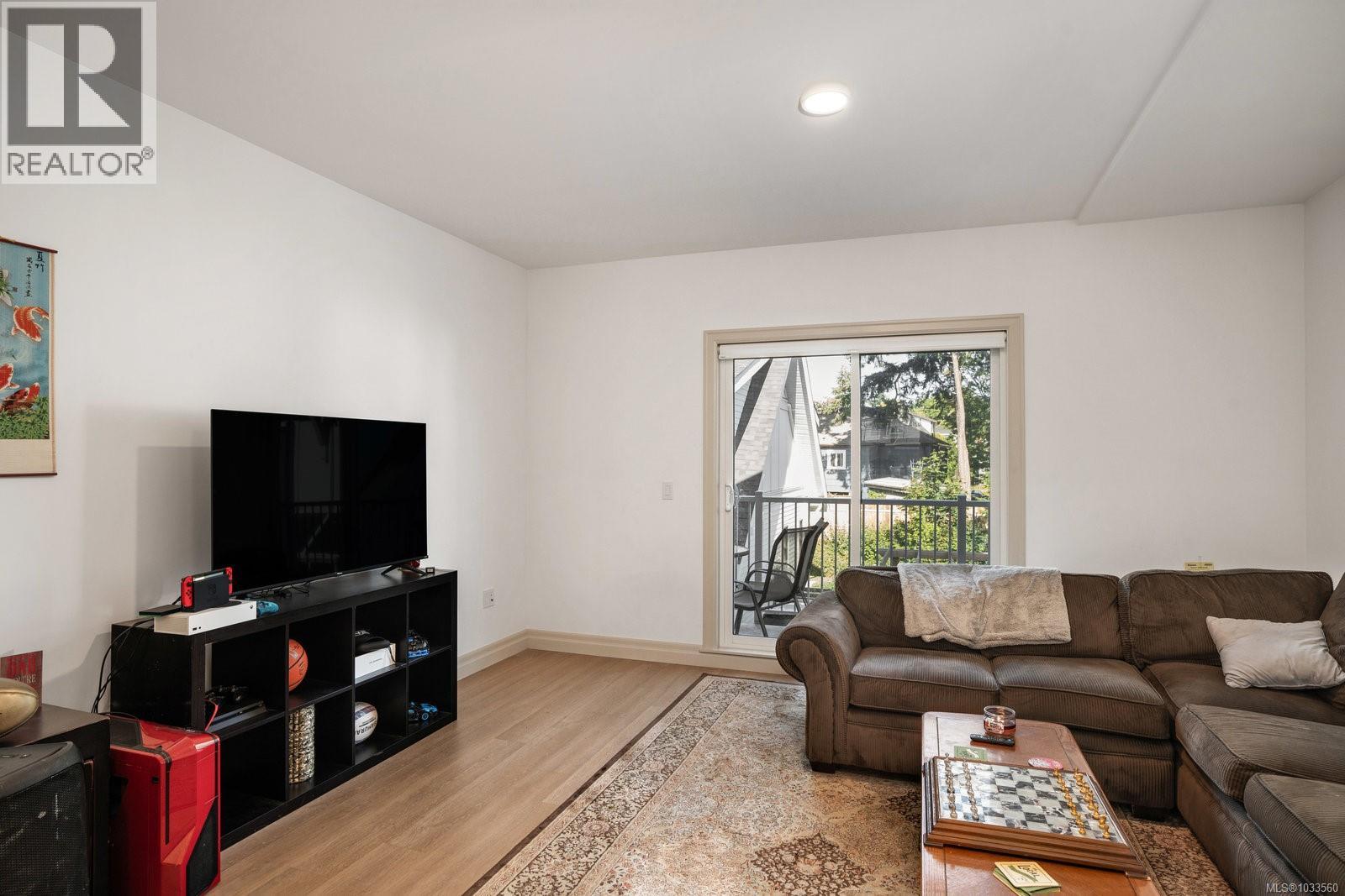 #3 3092 Washington Ave - 13