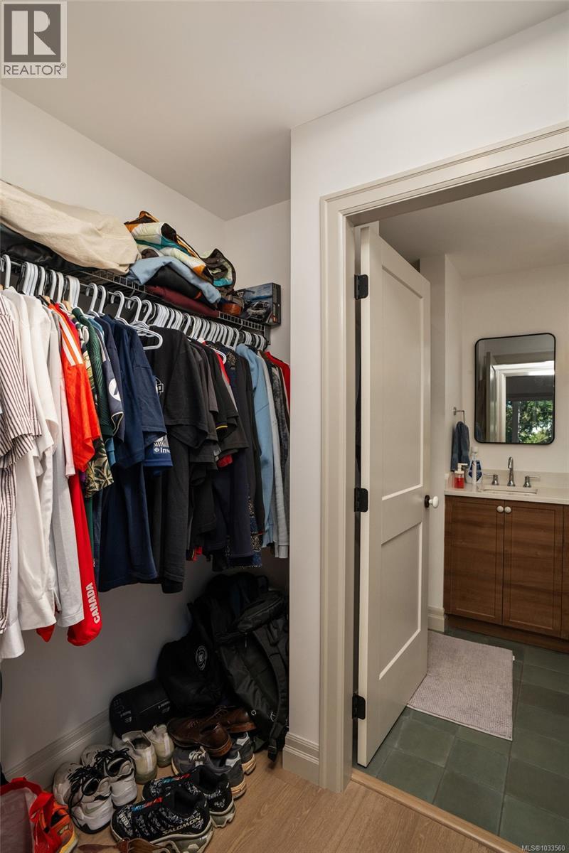 #3 3092 Washington Ave - 16