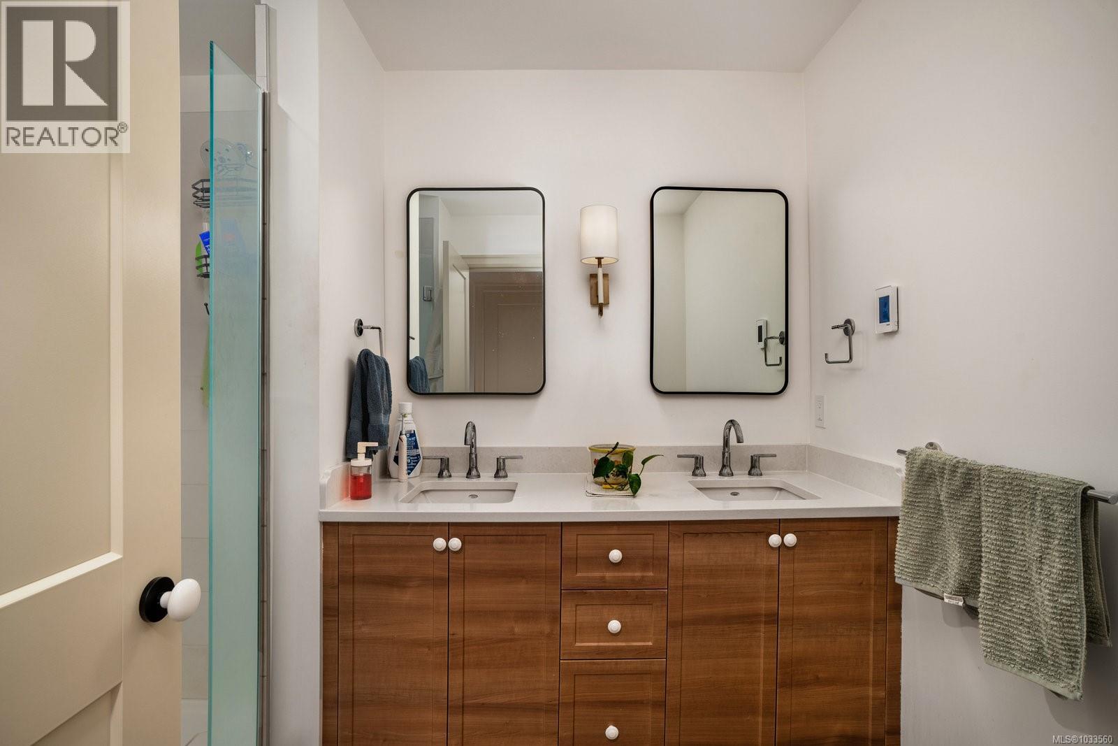 #3 3092 Washington Ave - 17