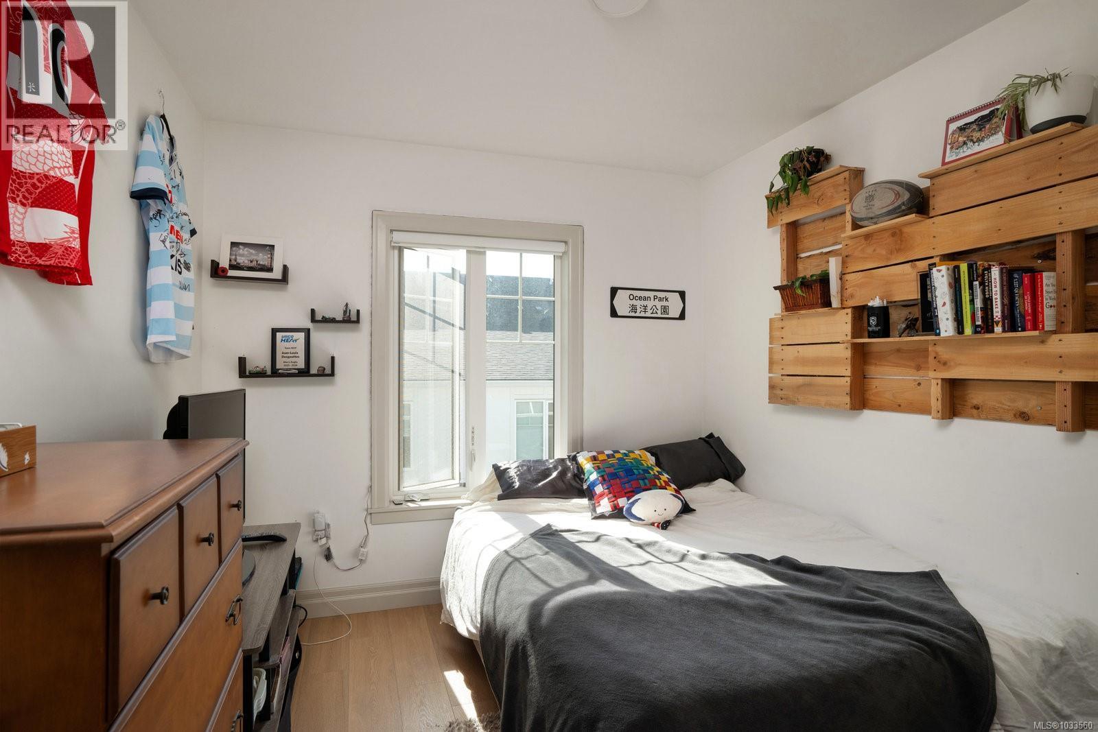 #3 3092 Washington Ave - 18