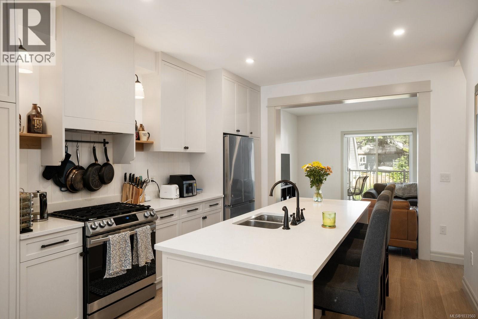 #3 3092 Washington Ave - Image 2