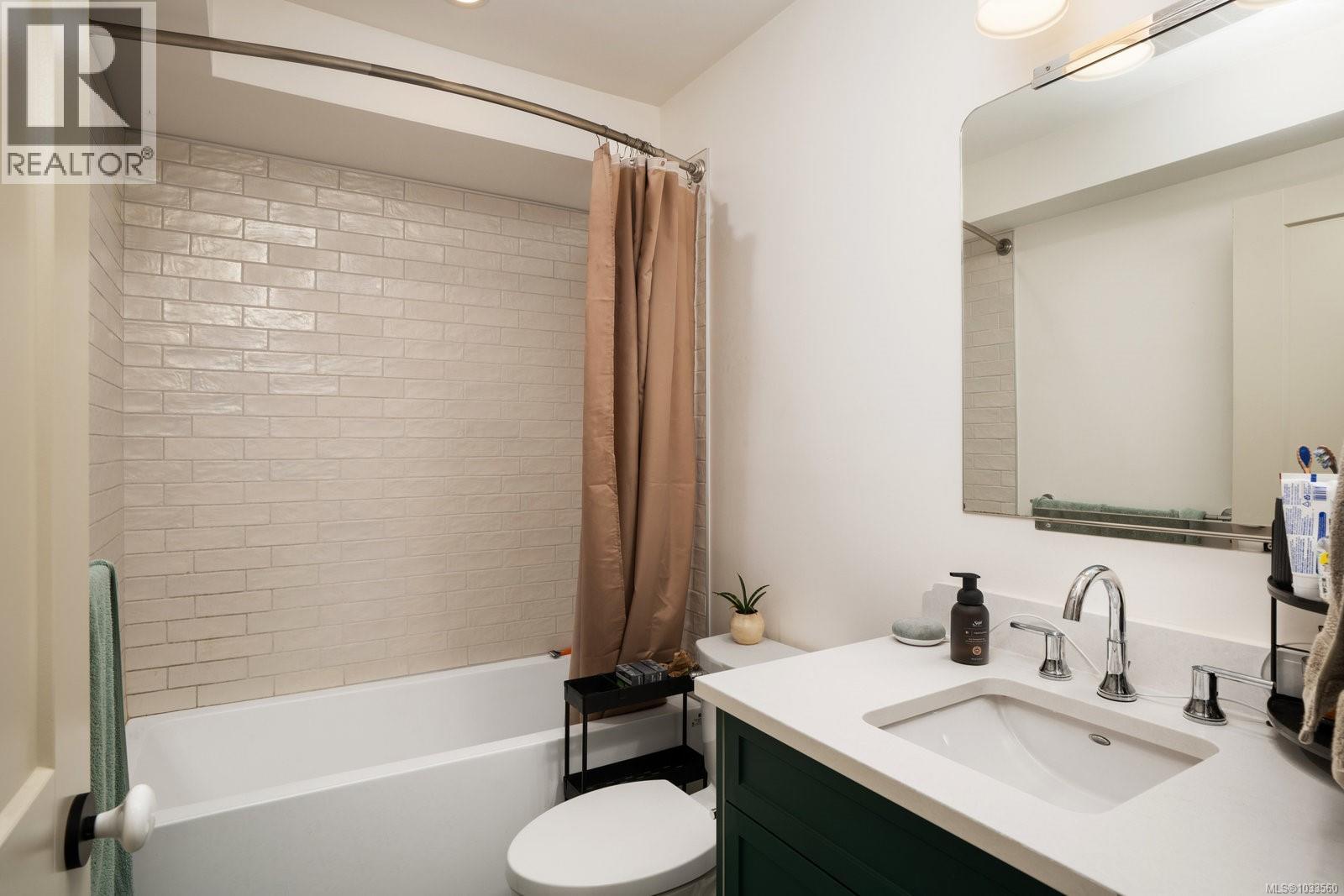 #3 3092 Washington Ave - 22