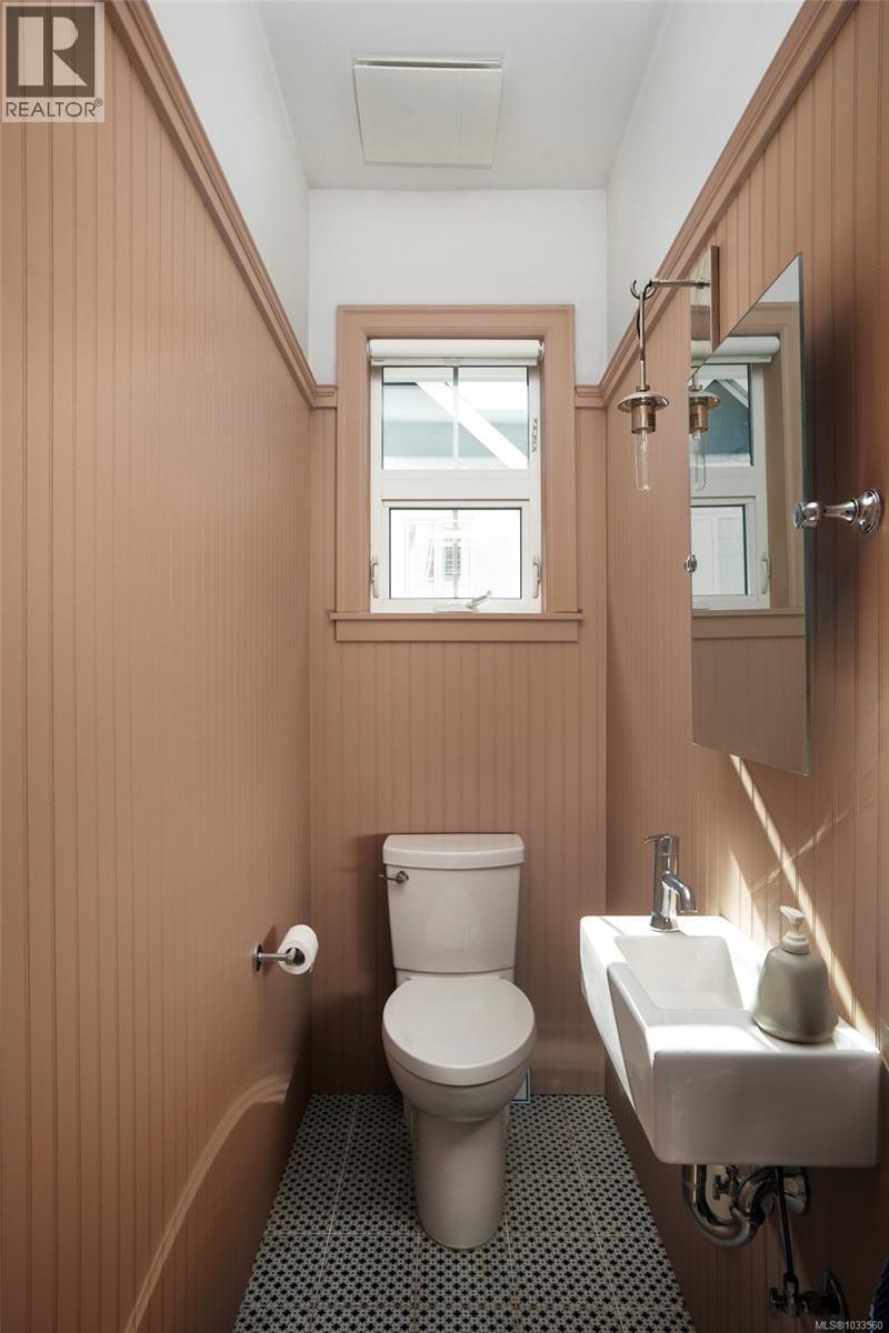 #3 3092 Washington Ave - 23