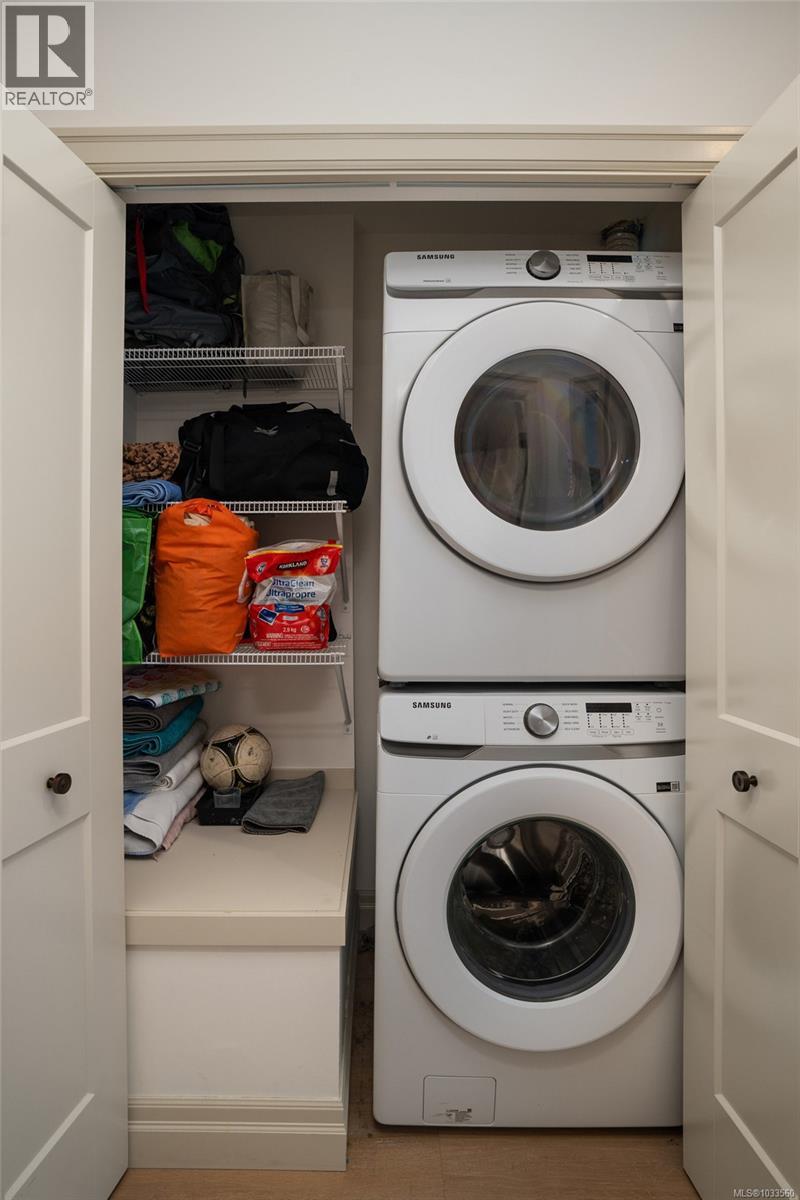 #3 3092 Washington Ave - 24