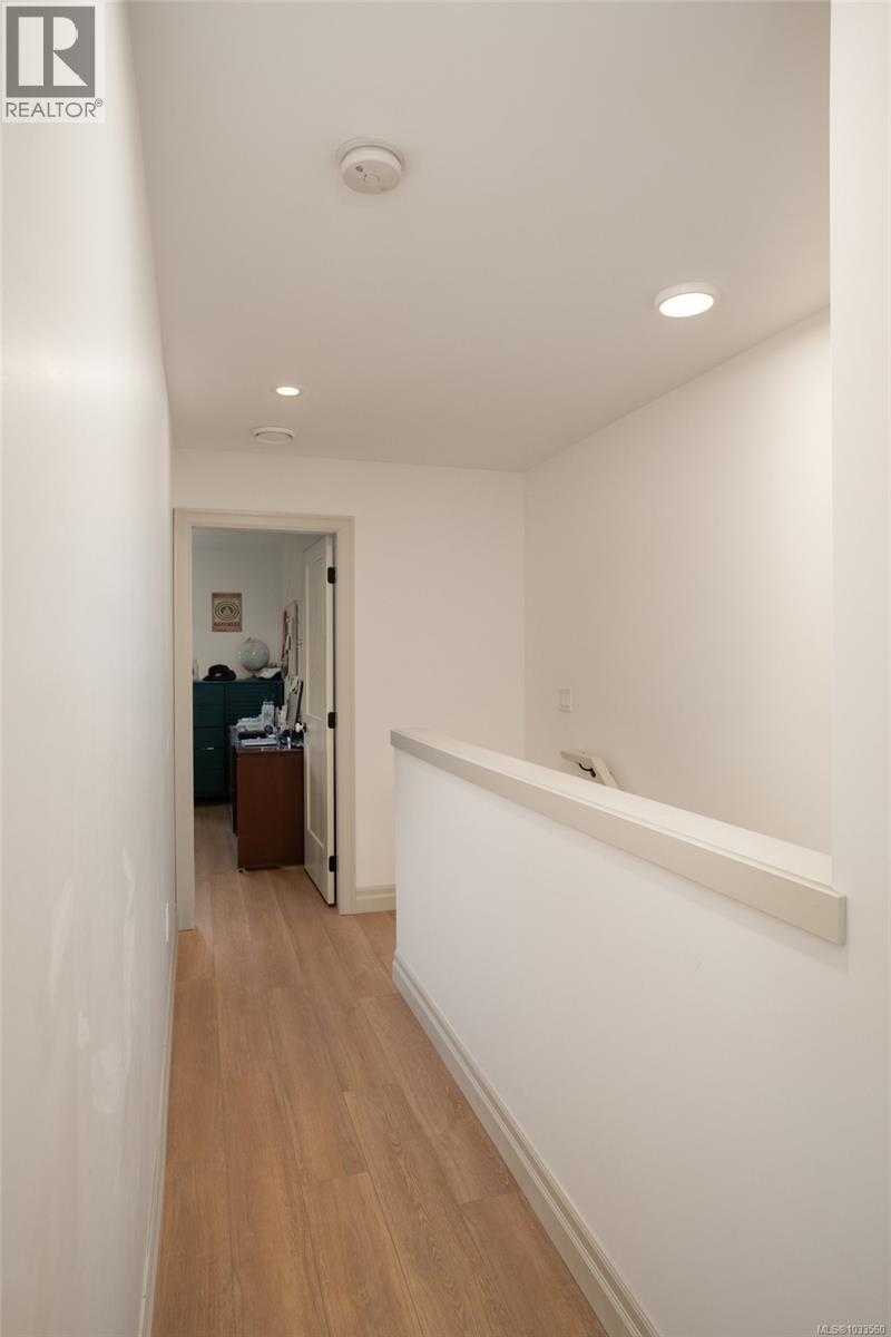 #3 3092 Washington Ave - 25