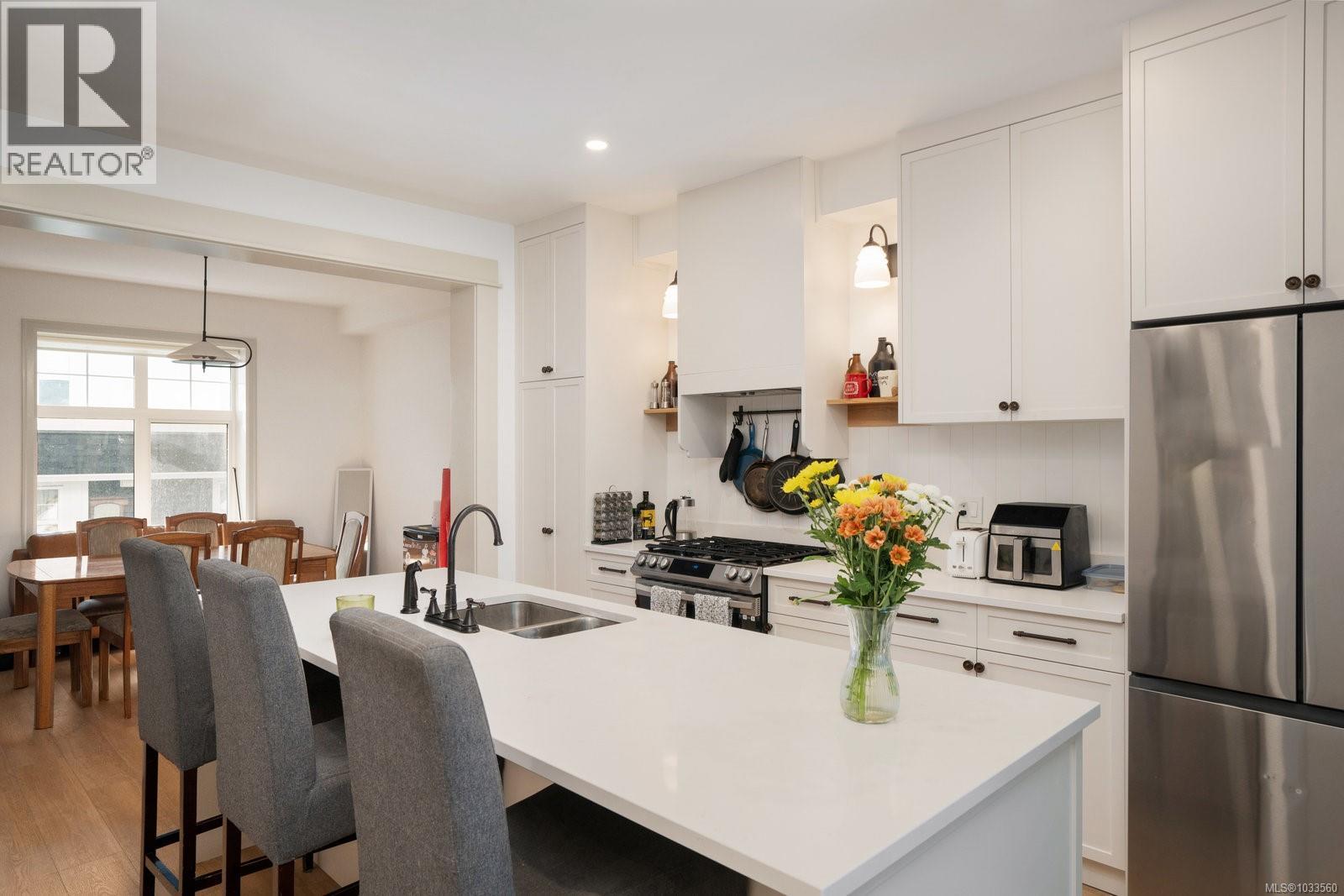 #3 3092 Washington Ave - Image 3