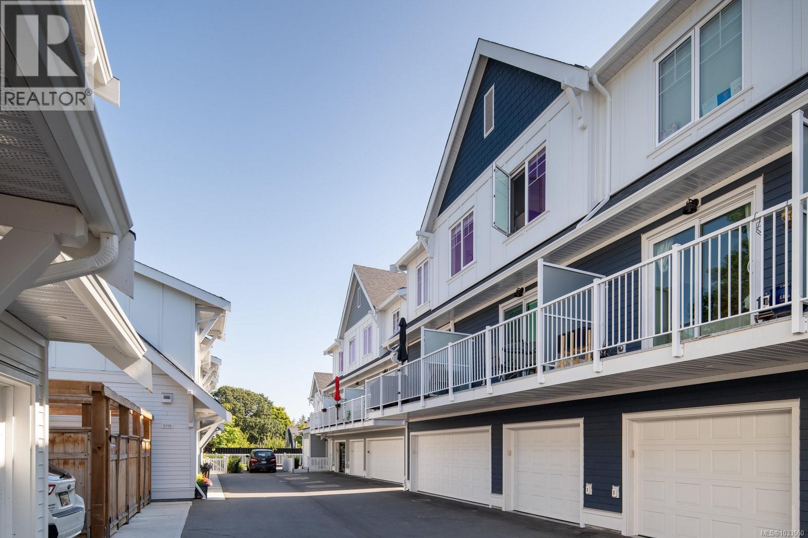 #3 3092 Washington Ave - 30