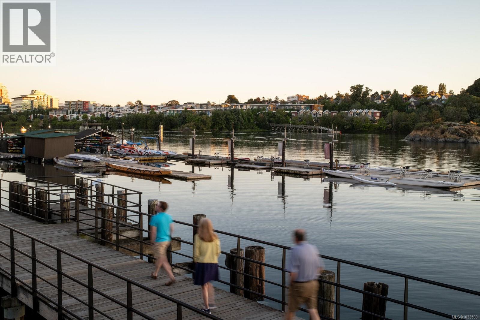 #3 3092 Washington Ave - 33