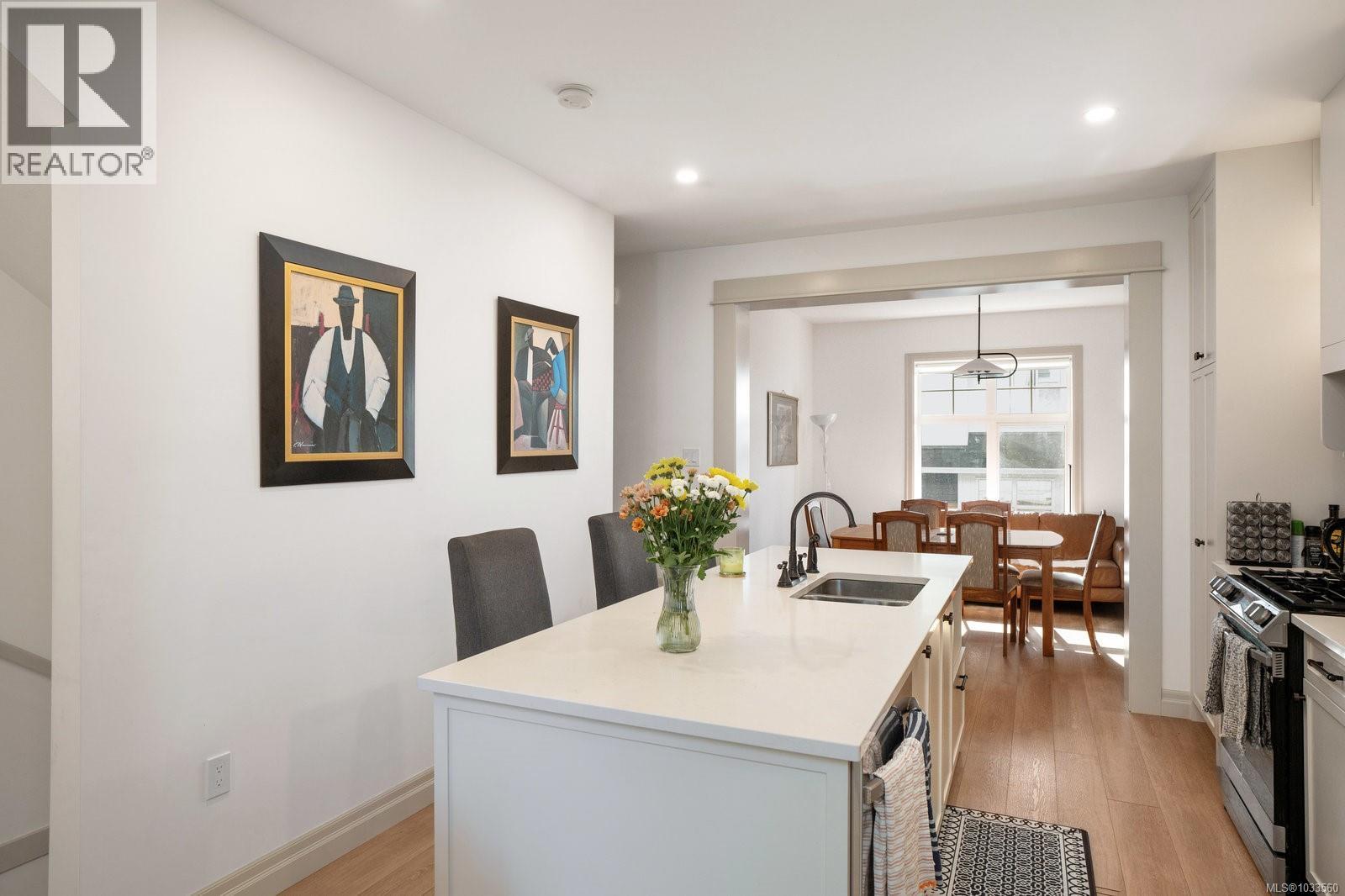 #3 3092 Washington Ave - 4